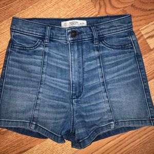 High-waisted Jean shorts